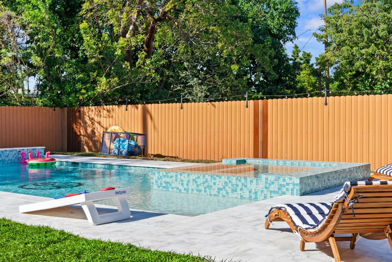 Luxury Getaway With Retreat Heated Pool And Jacuzzi L31 Сasa de vacaciones